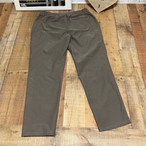 Lululemon Bowline Pant *Utilitech
Grey Sage size XL